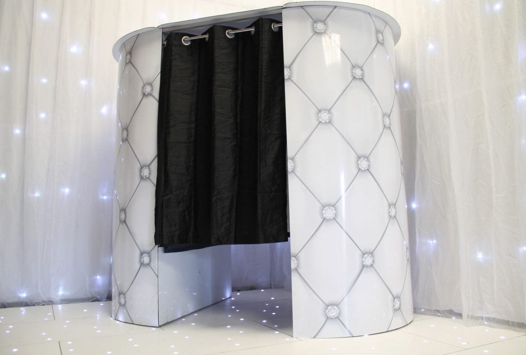 Premiumphotoboothwhite-1030x695 photobooth